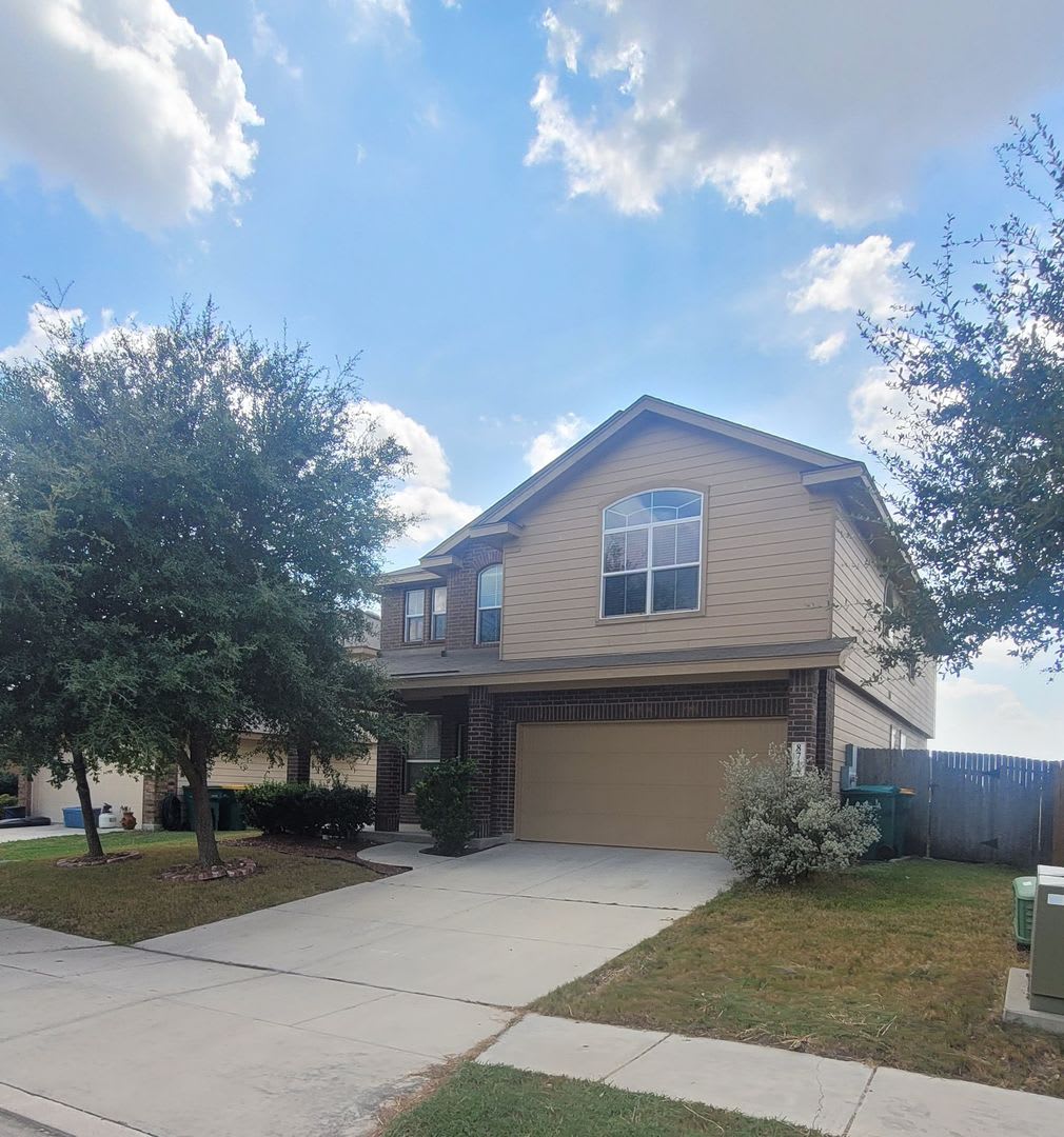 Clean Home Close to Randolph AFB (Converse)