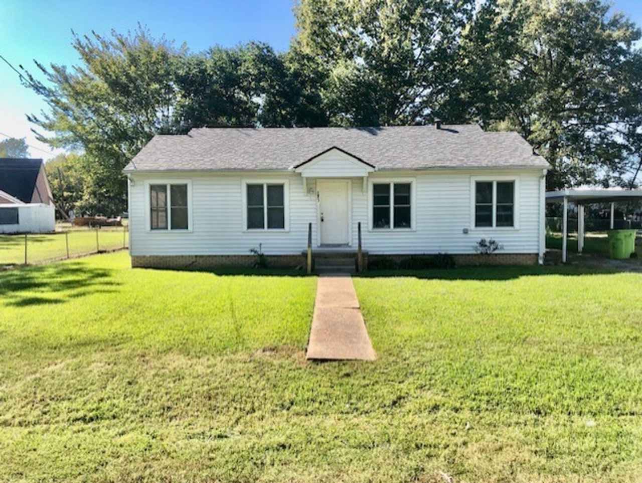 $500 OFF MOVE IN SPECIAL-DESIRABLE BENTON-2/1 UPDATED-FRESH PAINT/FLOORS/LIGHTING/BLINDS