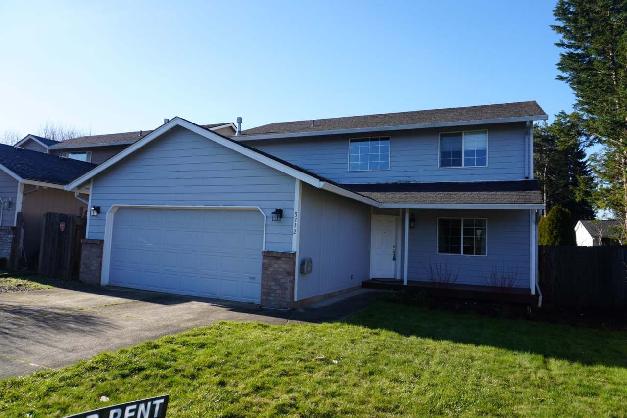 Spacious 2 Story MacArthur Estates Home for Lease - 5712 NE 64th Ave