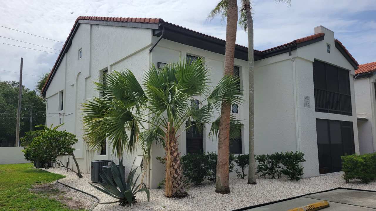 Short term beautifully remodeled 2/2 condo downtown Sarasota