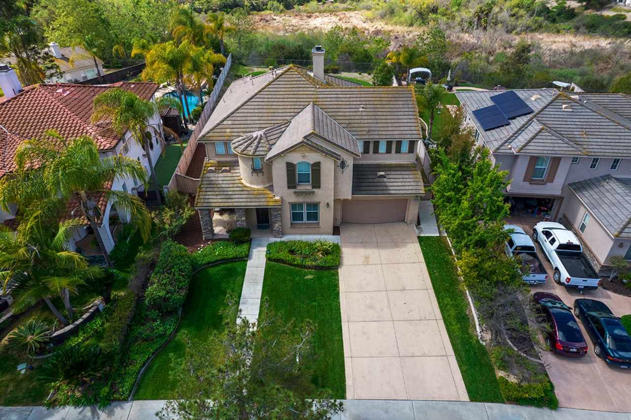 7 bedrooms home in the Eastlake/Otay Ranch area.