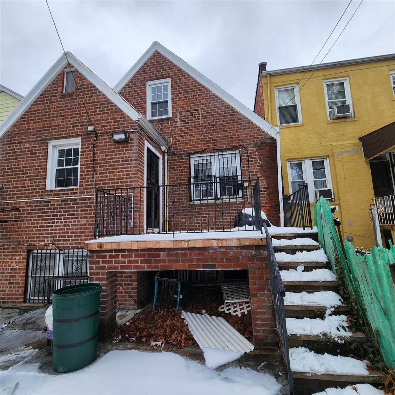 913 East 46th Street