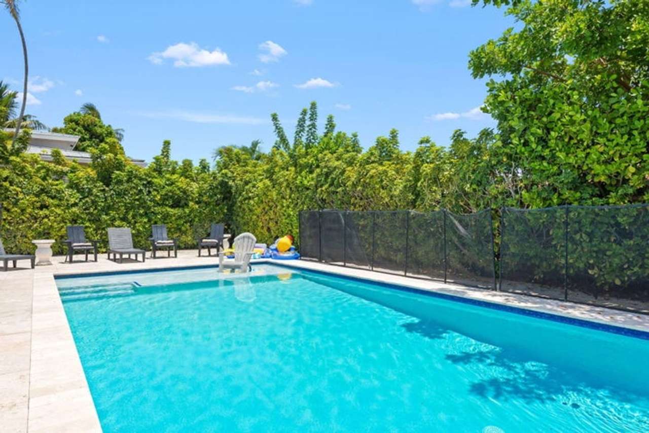 942 SE 13th Avenue, Deerfield Beach, FL 33441