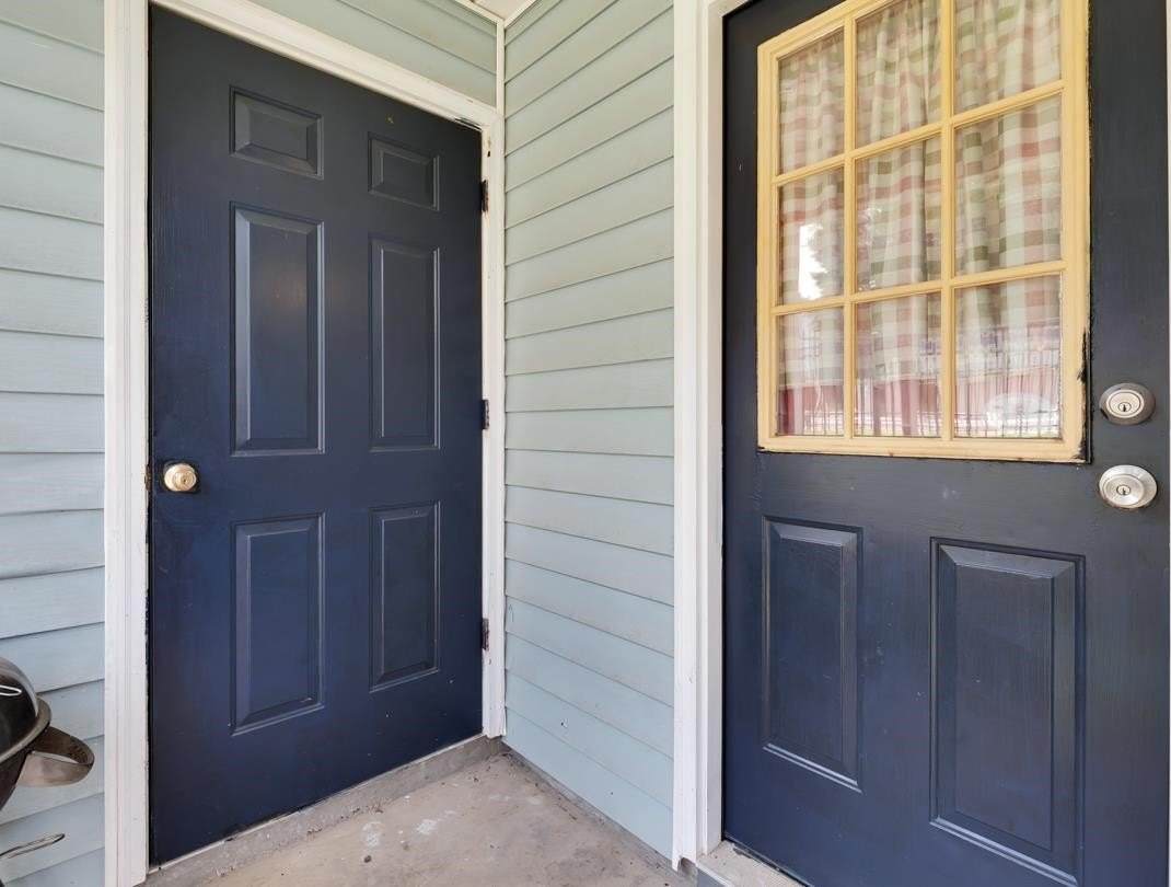 2221 S Timberwood Circle