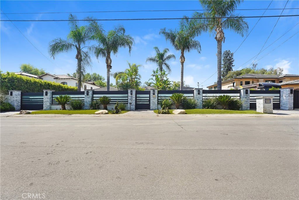 23104 Dolorosa Street