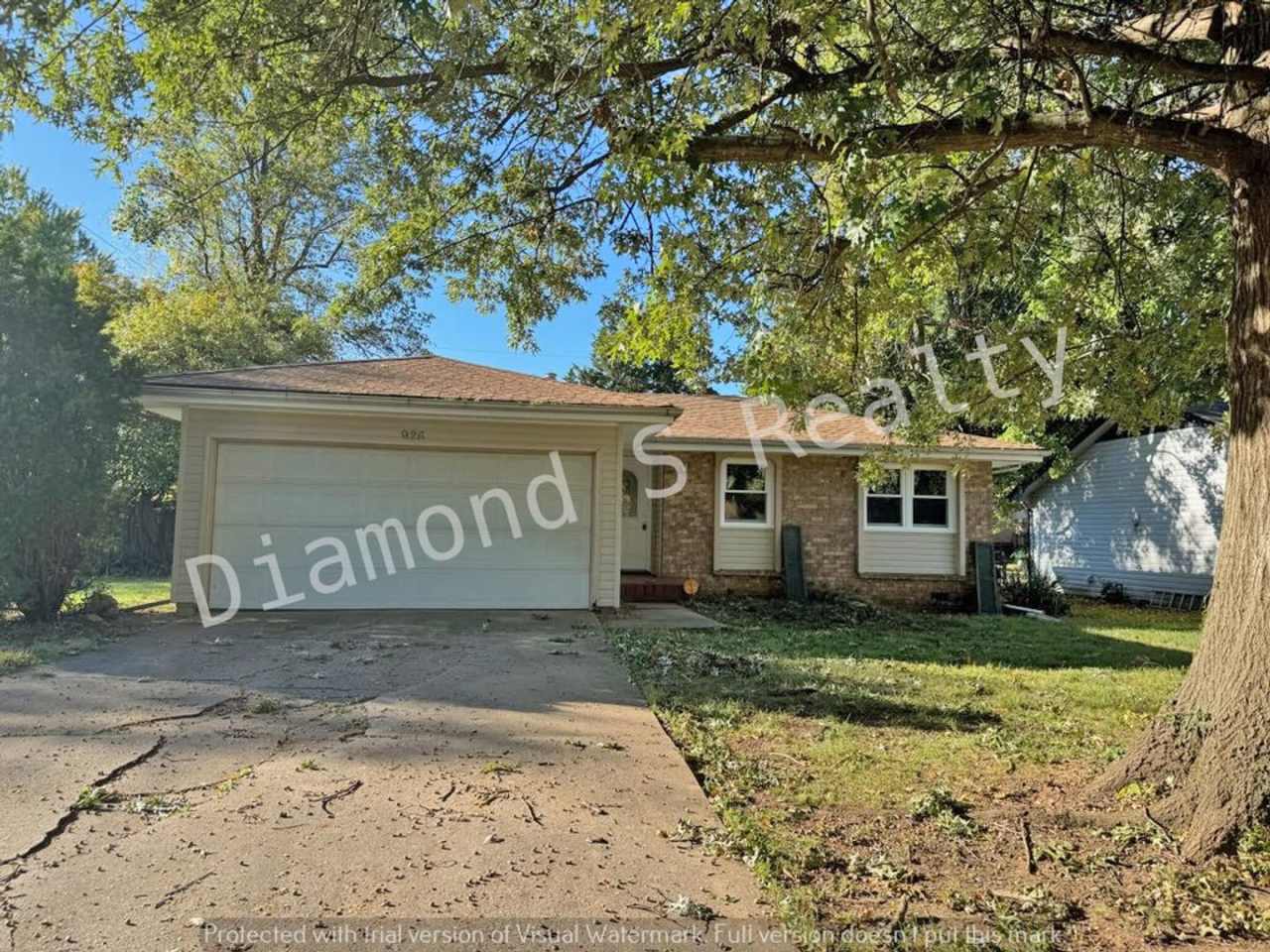 3 Bedroom Home Located Near Mercy!