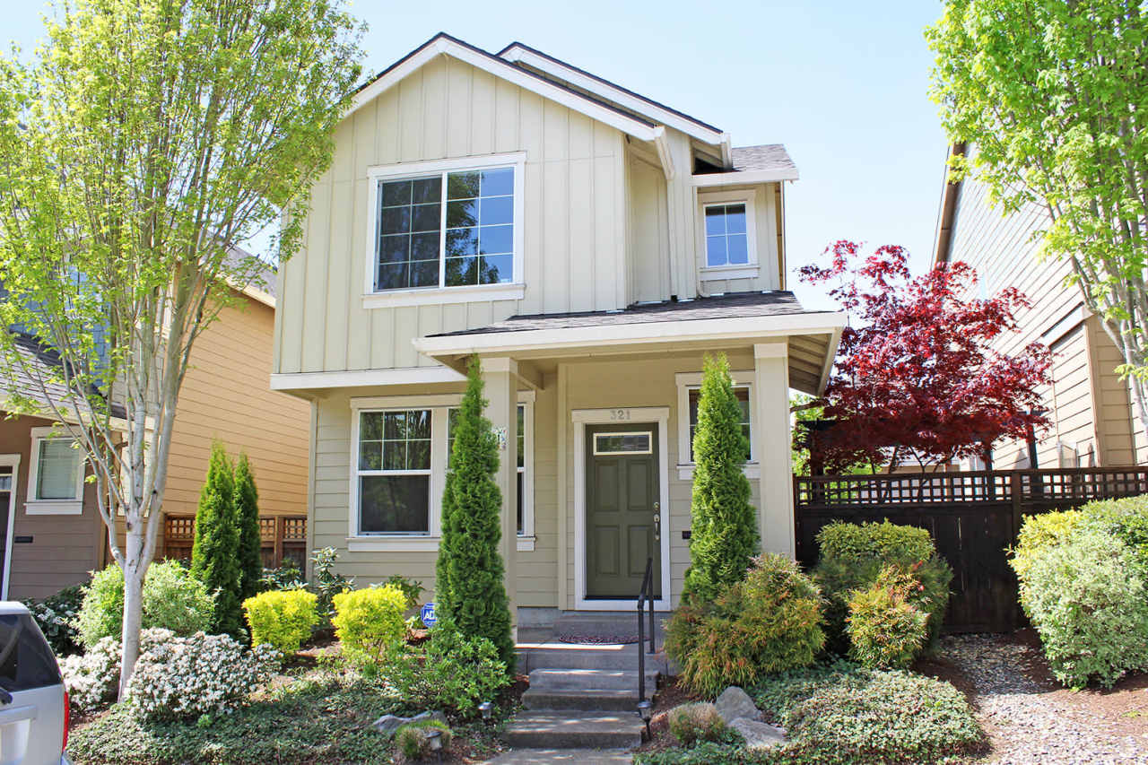 Modern 3 bedroom, 2.5 bath 2-story cottage near Nike/Intel