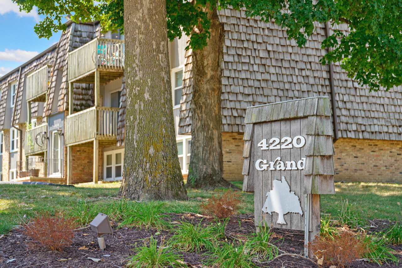 The 4220 Grand Apartments