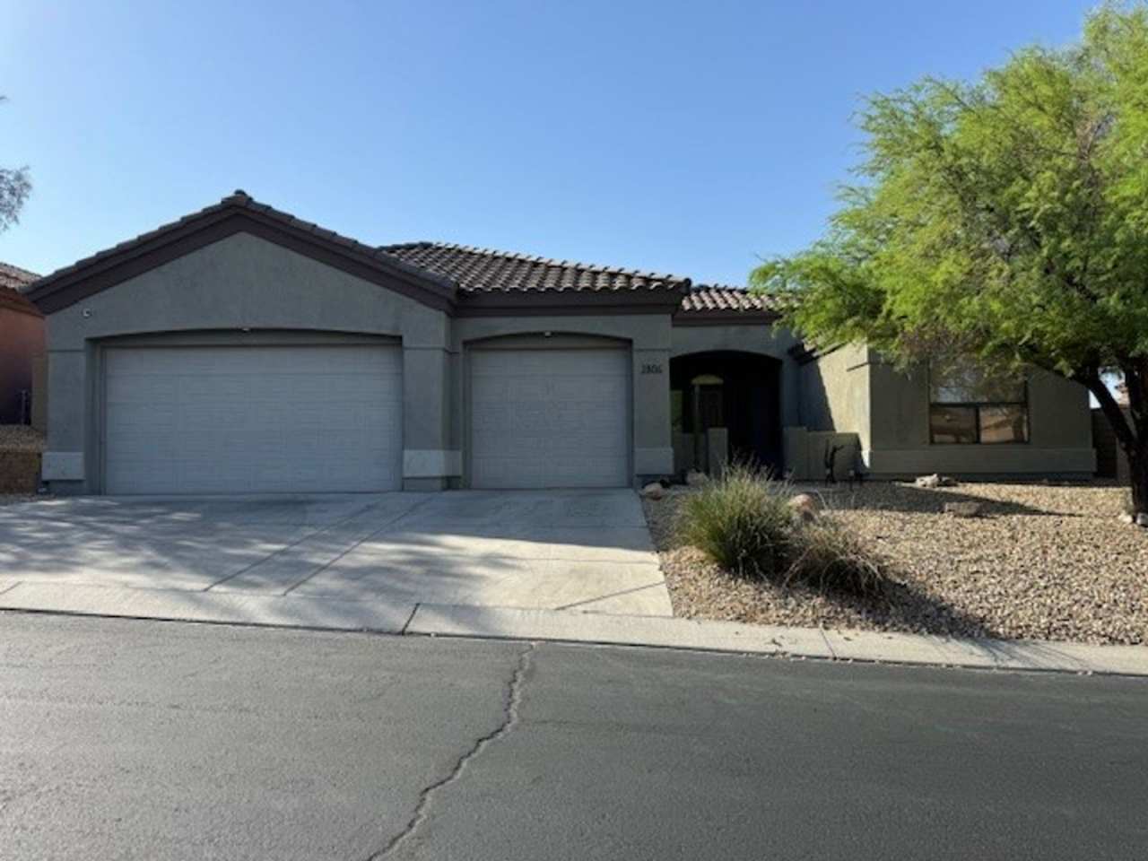 Laughlin Ranch 3 BR Large fenced Yard, 3 car-Boat Deep Garage Gated Entry on Parkway