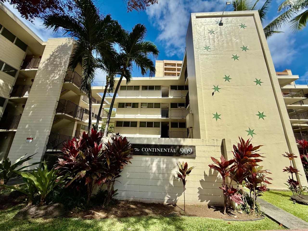 The Continental/2BD/1BA/1PK