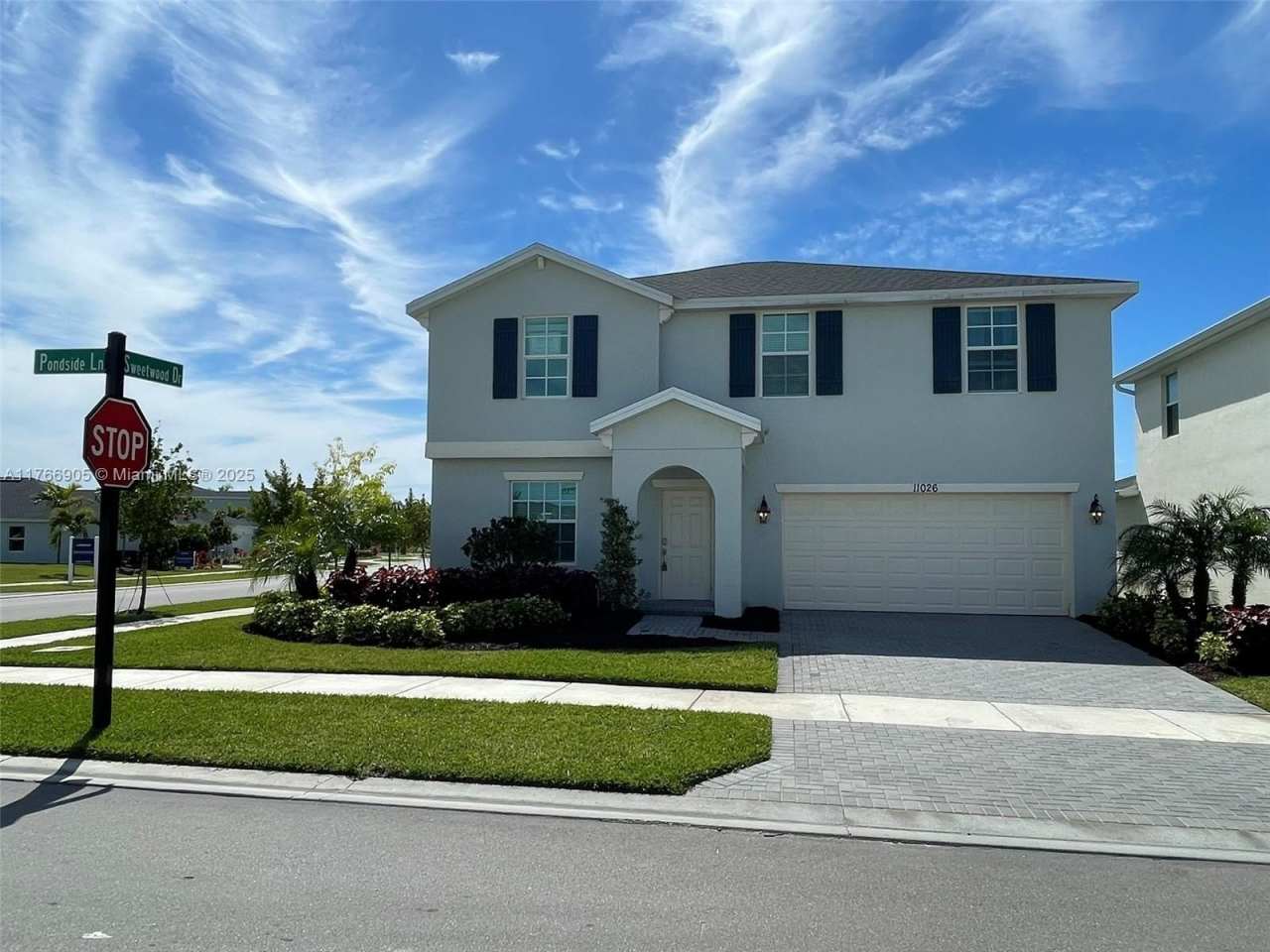 11026 NW Pondside Ln