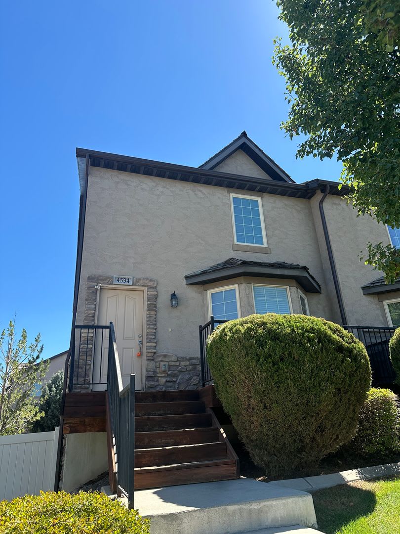 GET $1000 OFF THE FIRST MONTHS RENT!!!