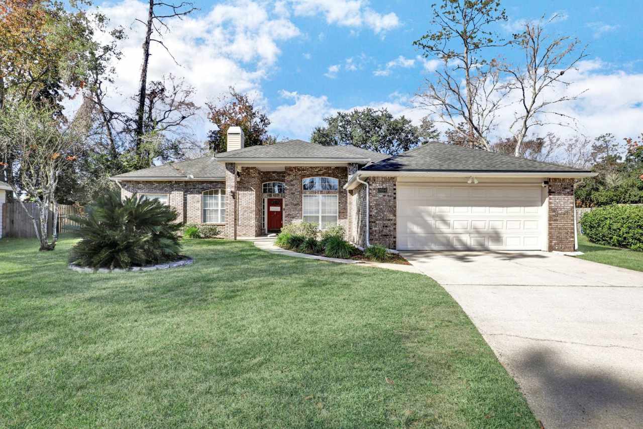 Great 4 bedroom/ 2 bathroom home in Eagle Harbor