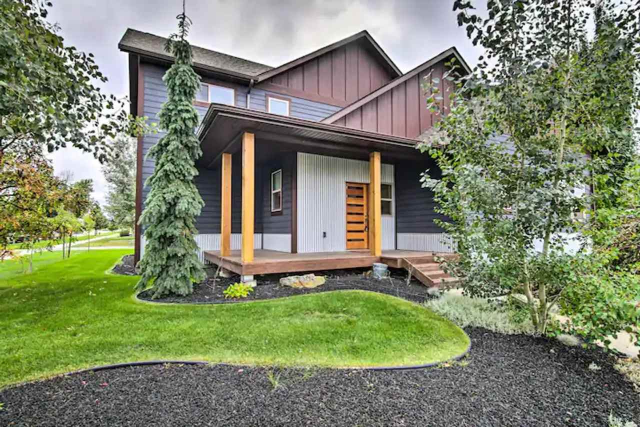 Spacious Elegance in Bozeman: 4 Bedroom Haven with Modern Amenities
