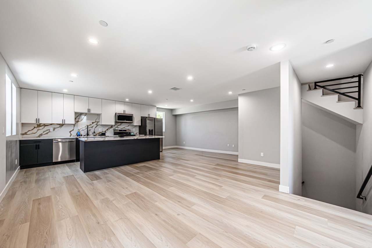 2223 S Highland