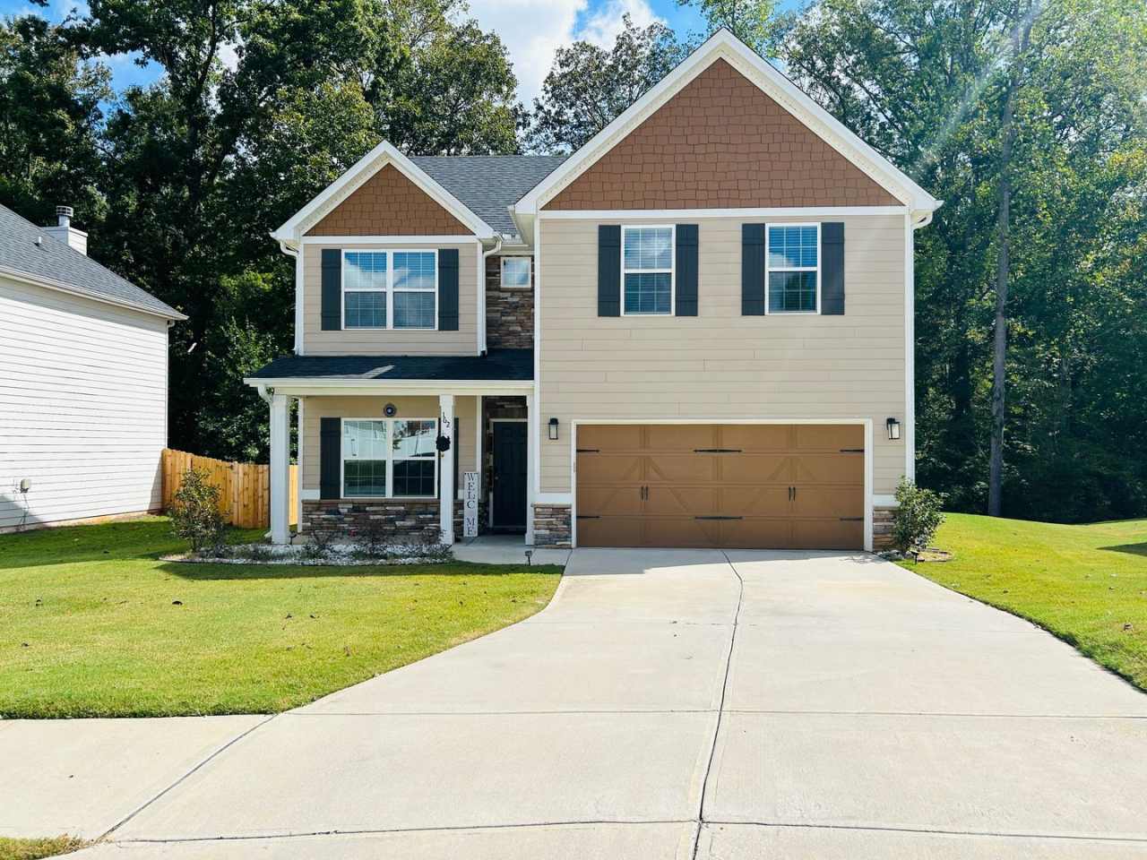 Wow! Beautiful 4 bedroom 2.5 bathroom home in Newnan! Must See!