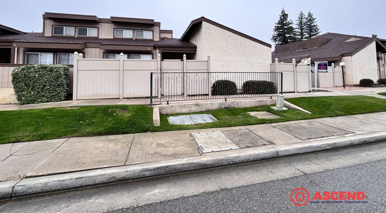 Cute 2 Bedroom Off Stockdale Hwy and California Ave!