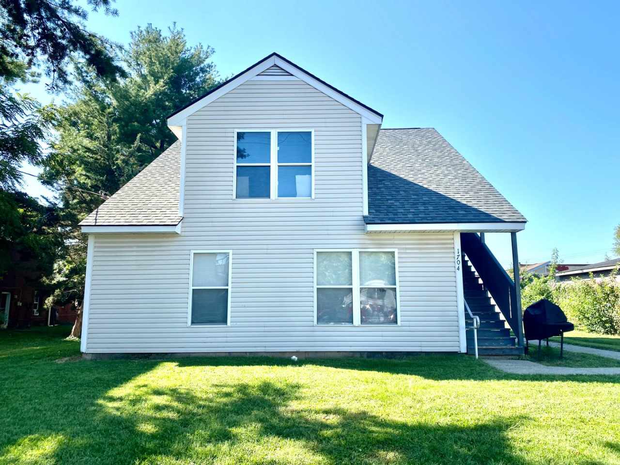 Remodeled 3 bedroom apartment in Portland - Section 8 accepted ** 1/2 off first months rent**