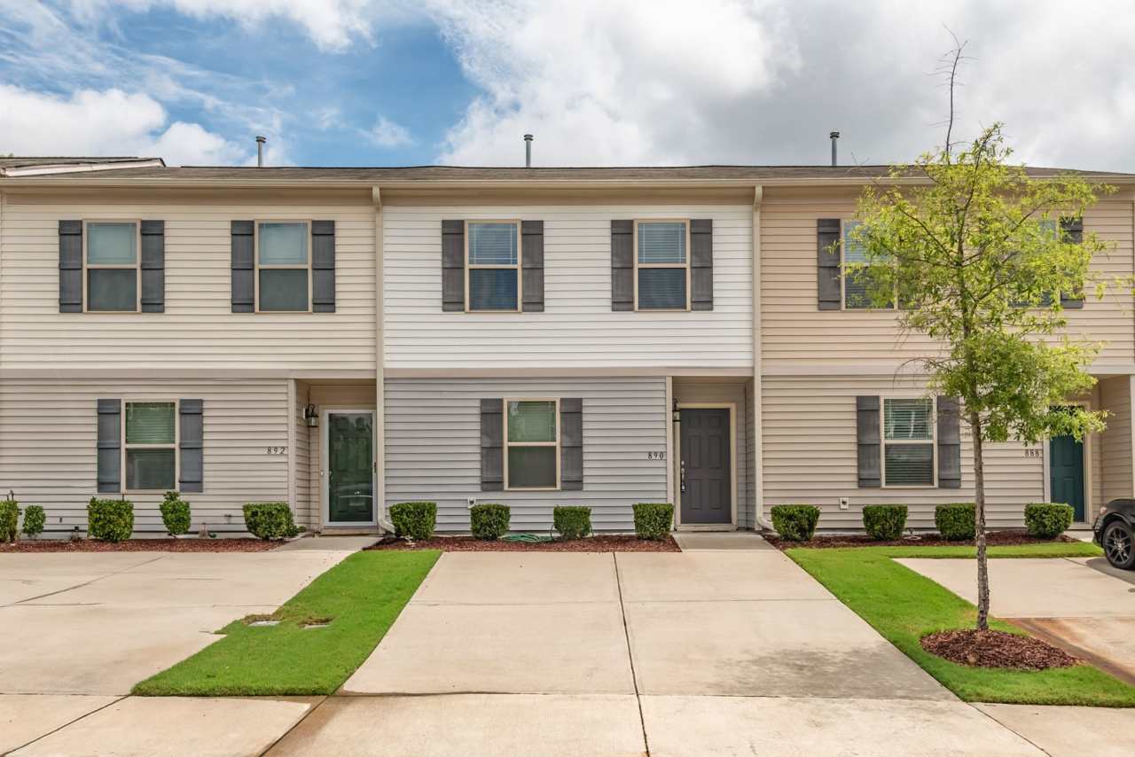 Wonderful 3 BR Townhome in North Durham! Available early January!