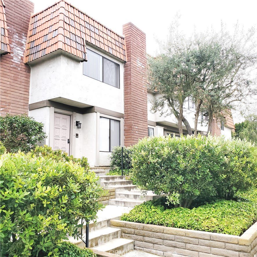 28025 Ridgecove Court N