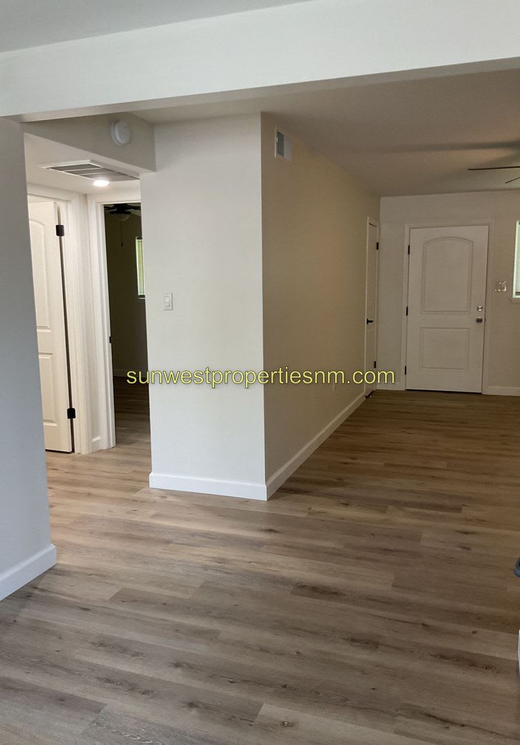 Dustin Ave. N. 2400 - Sunset House