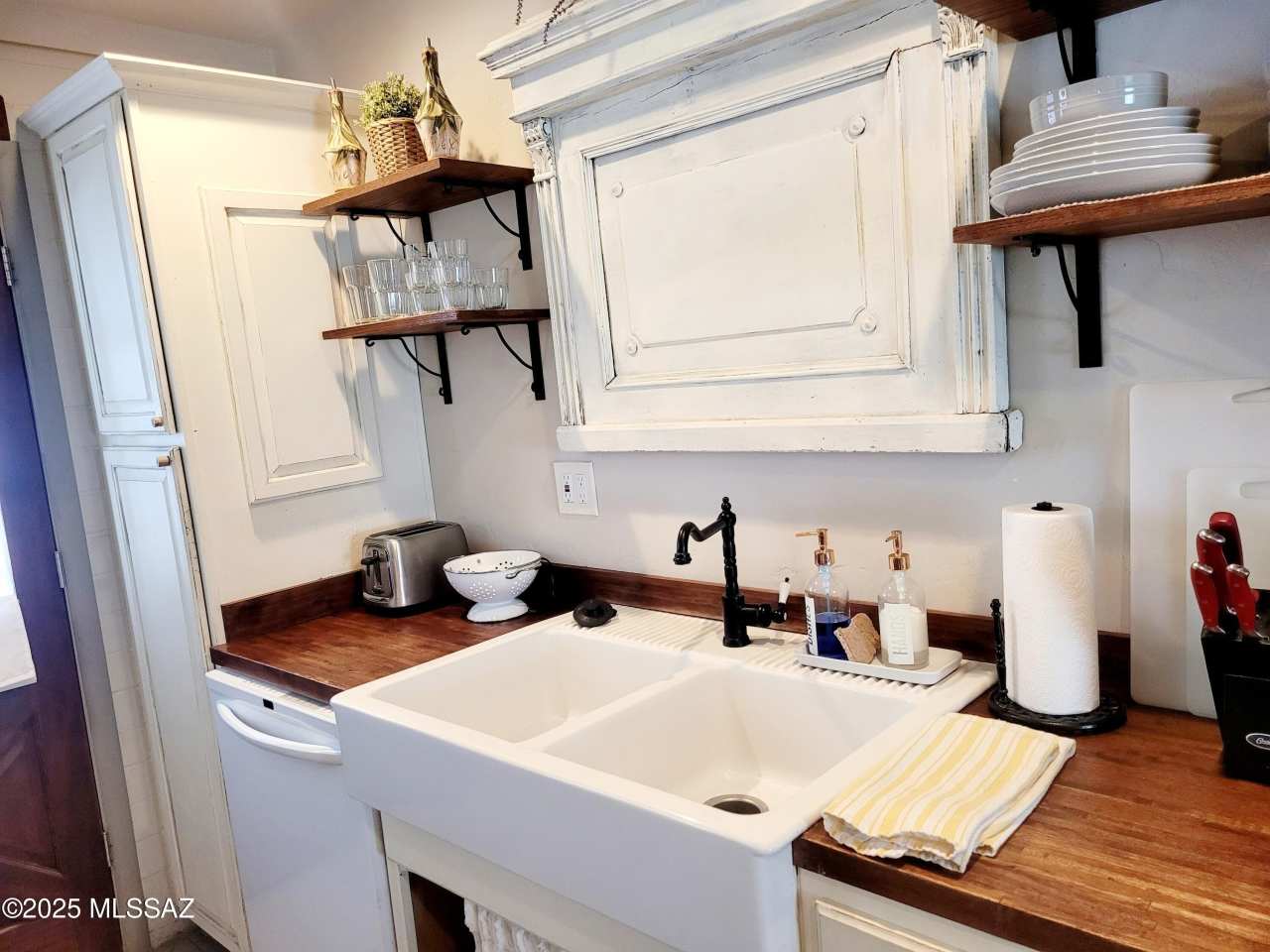 2116 N Catalina Avenue