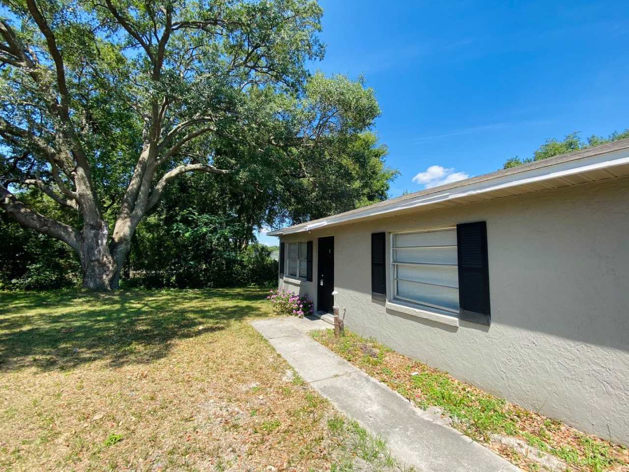 2 BED / 1 BATH DUPLEX