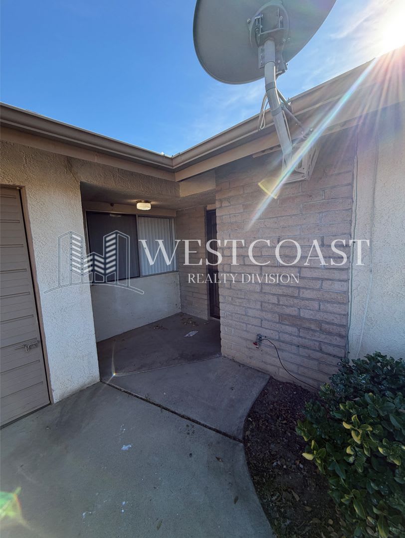 2 Bed / 2 Bath Duplex-Style Home on Quiet Cul-de-Sac – Hemet