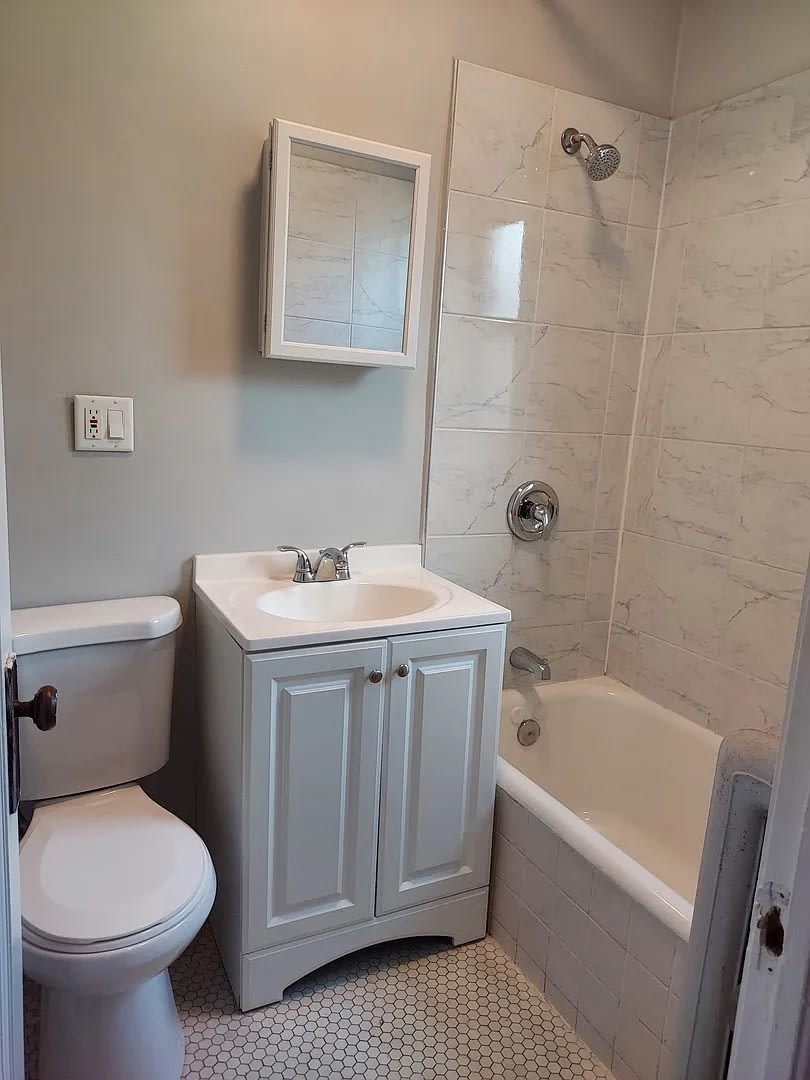 5740 S Stony Island Avenue