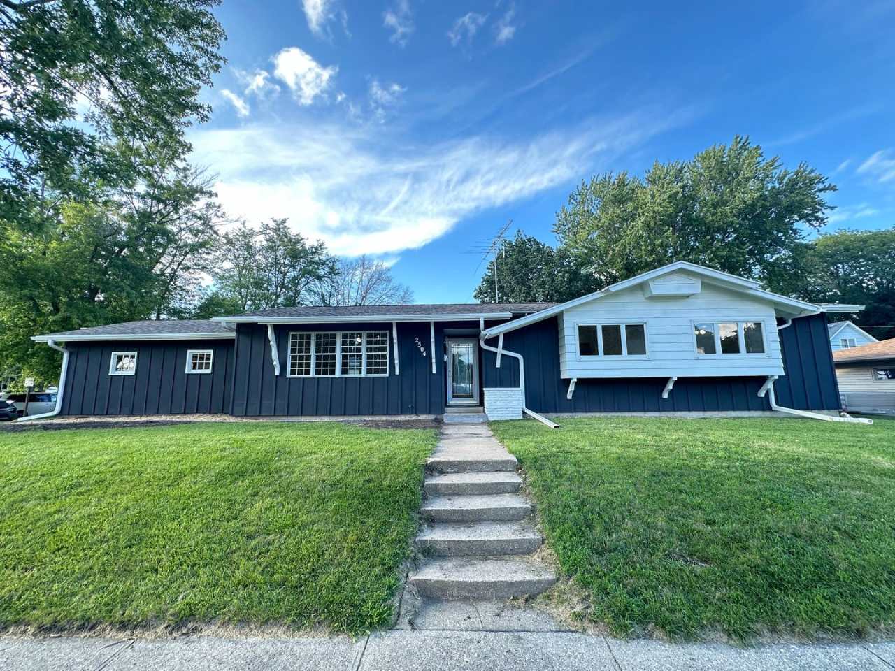 Modern 3+ Bedroom House in Cooper School Neighborhood