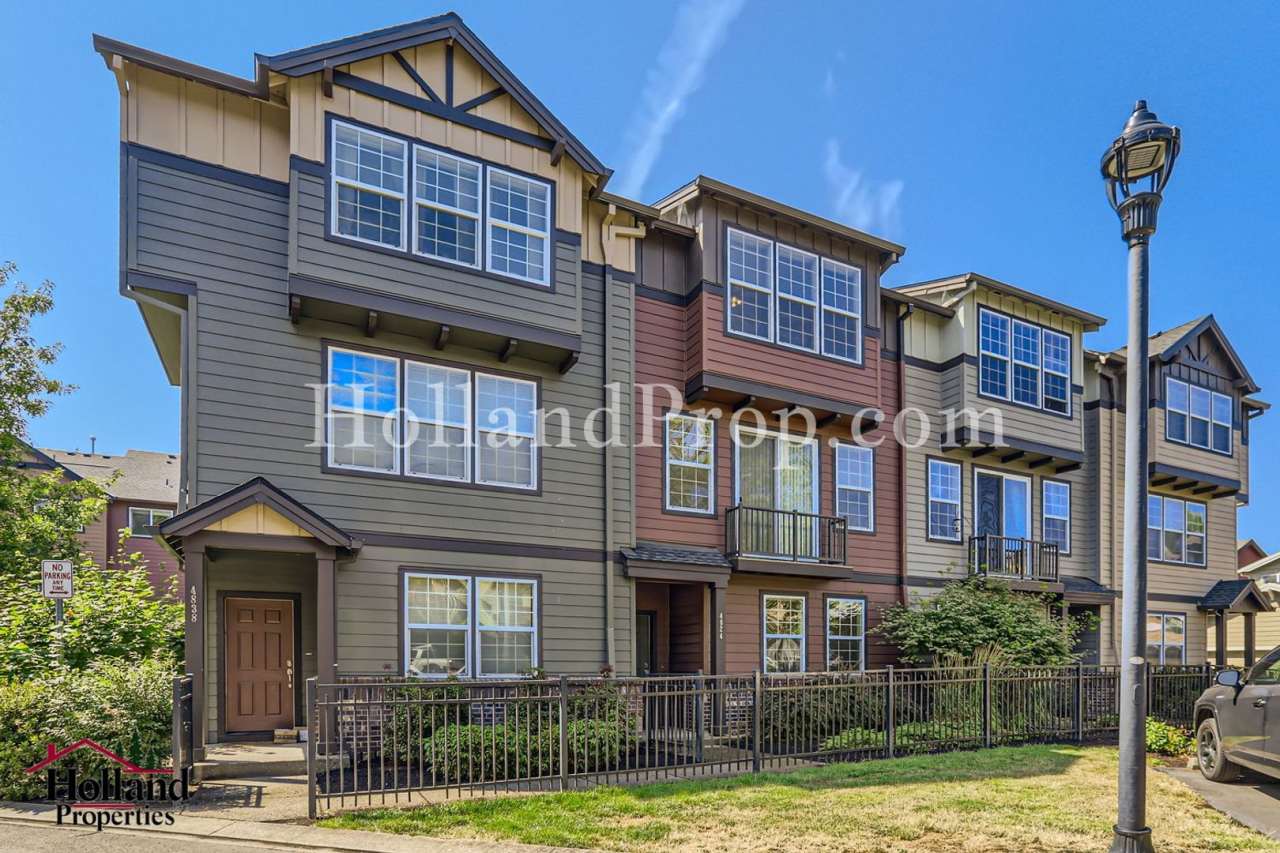 Lovely 4 bedroom home in Hillsboro. $500 off first month of rent special offer!!!!