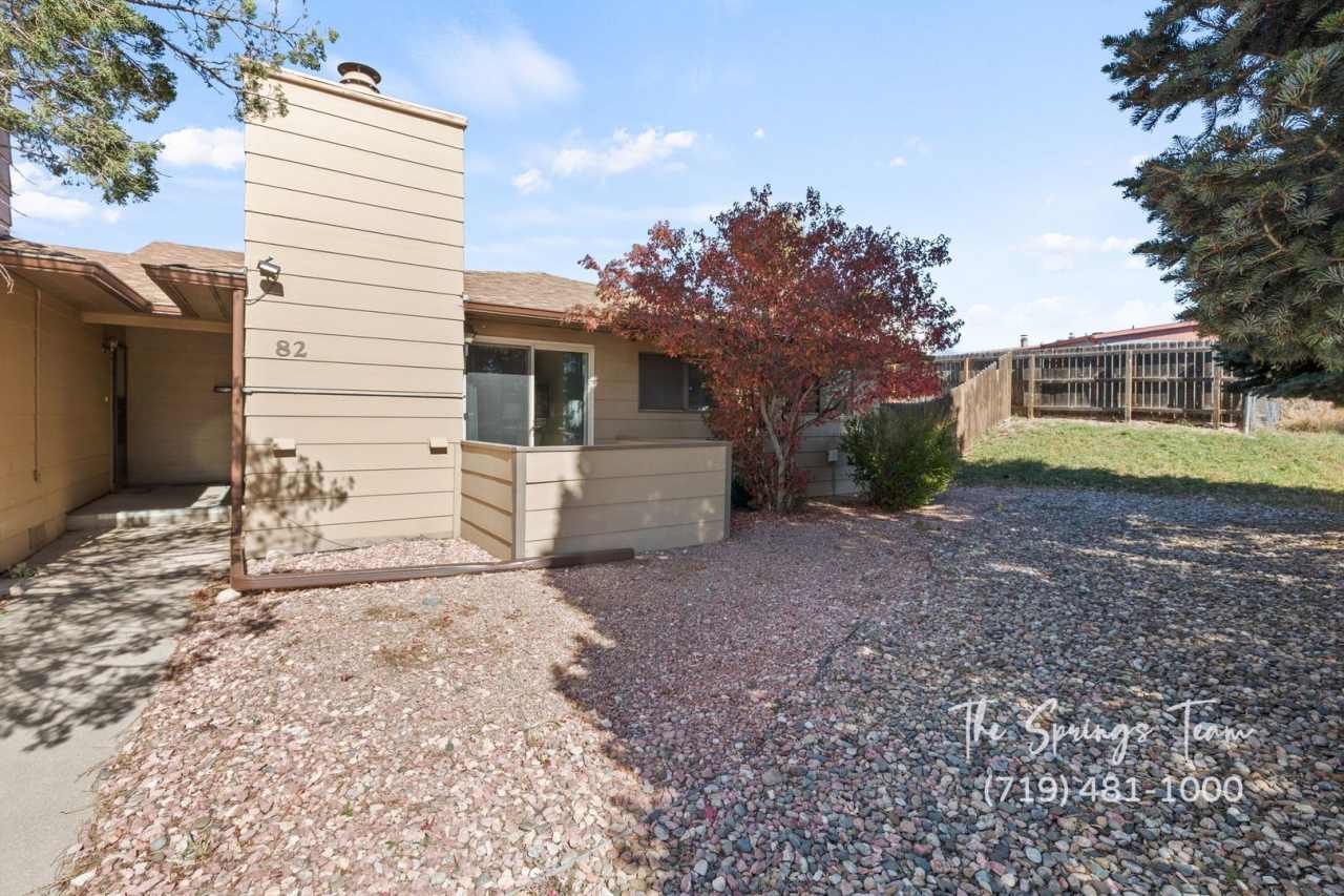 REMODELED SINGLE-LEVEL 2BD TOWNHOME w/ A/C - Security Deposit Waiver Available