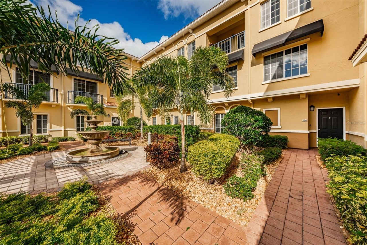 5215 BEACH BREEZE COURT