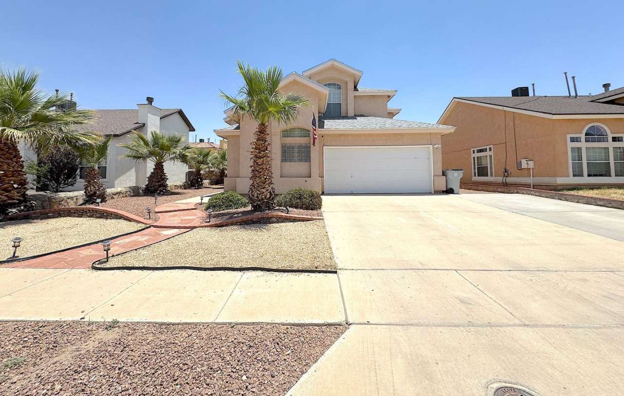 East El Paso 3 bed Refrig A/C w/balcony!