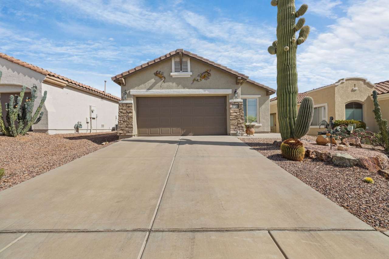 Beautiful Home in Sonora Rancho Sahuarita 55+ Community in Del Webb.