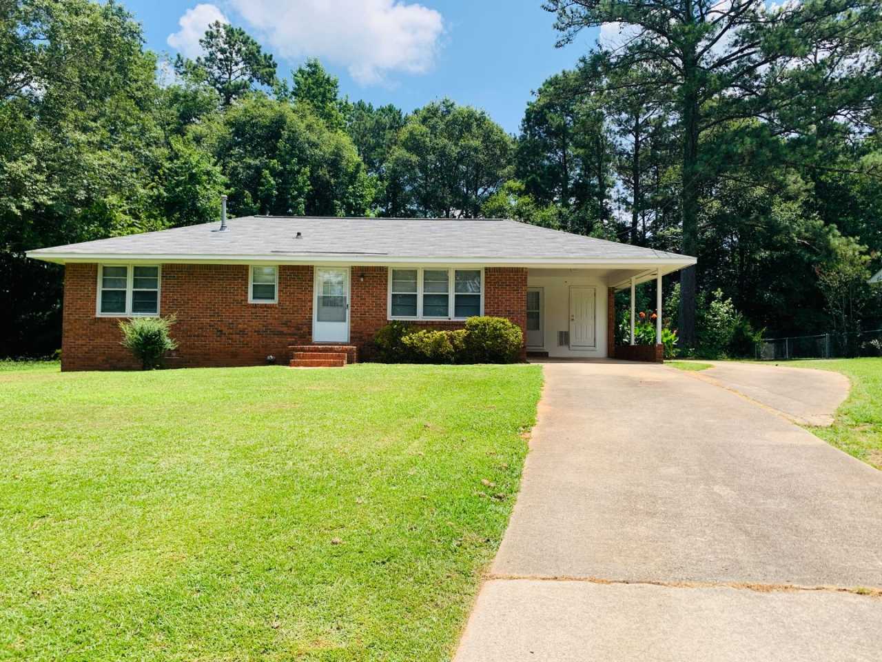 WOW! All brick 3 bedroom ranch in Newnan! Must see!