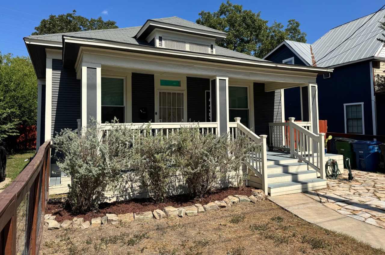 Ready For Move In - Beautifully Renovated Cottage Home in South San Antonio - Near Downtown SA