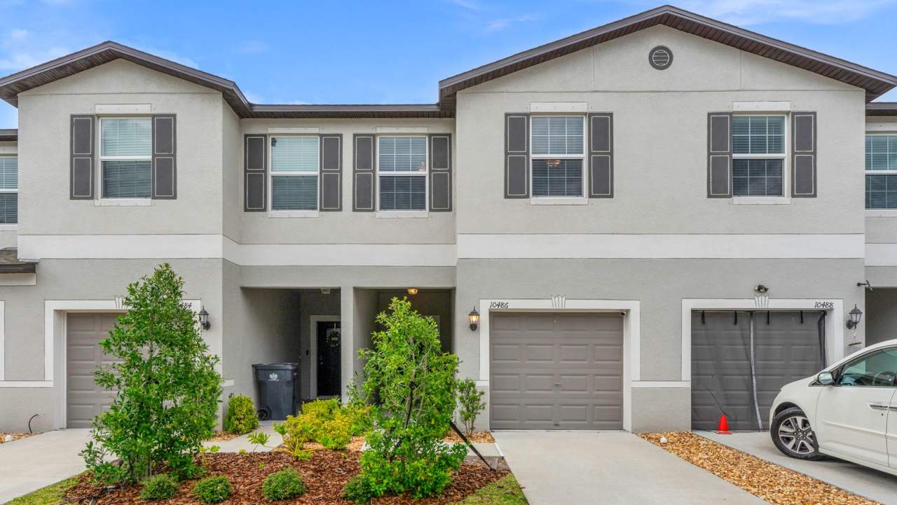 Modern 3-Bed, 2.5-Bath Townhome with Loft, 1-Car Garage  Prime Location Near Shopping  Dining