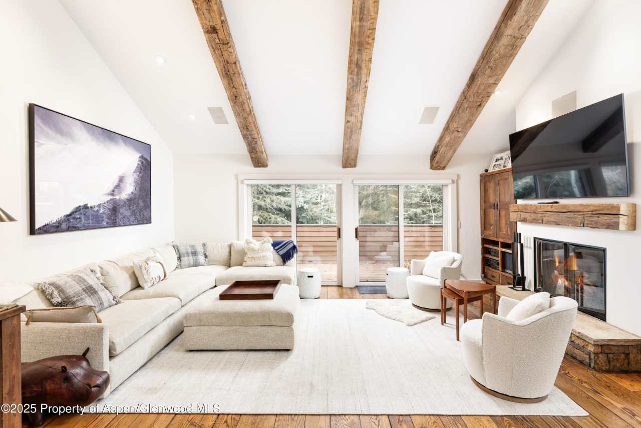 901 W FRANCIS Street