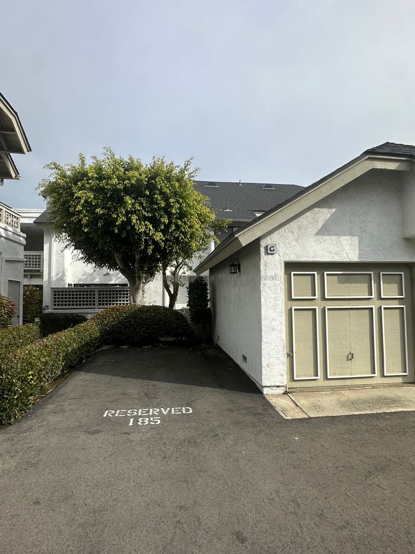 Beautiful 2 bed / 2.5 bath / 1,218 sqft Condo in Solana Beach - Available 01/26