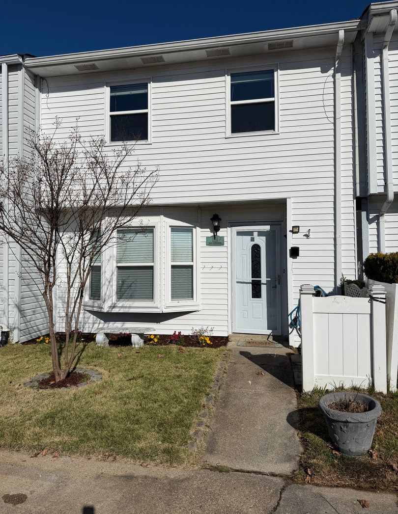 SCARBOROUGH SQUARE - Newly Renovated 3 Bedroom Townhouse