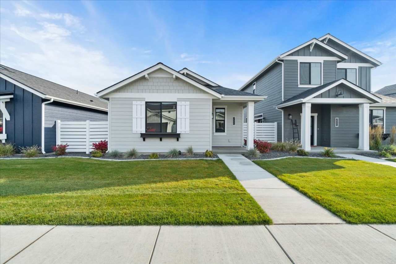 Single-Level Serenity: Your 3 Bedroom, 2 Bath Dream Home Awaits