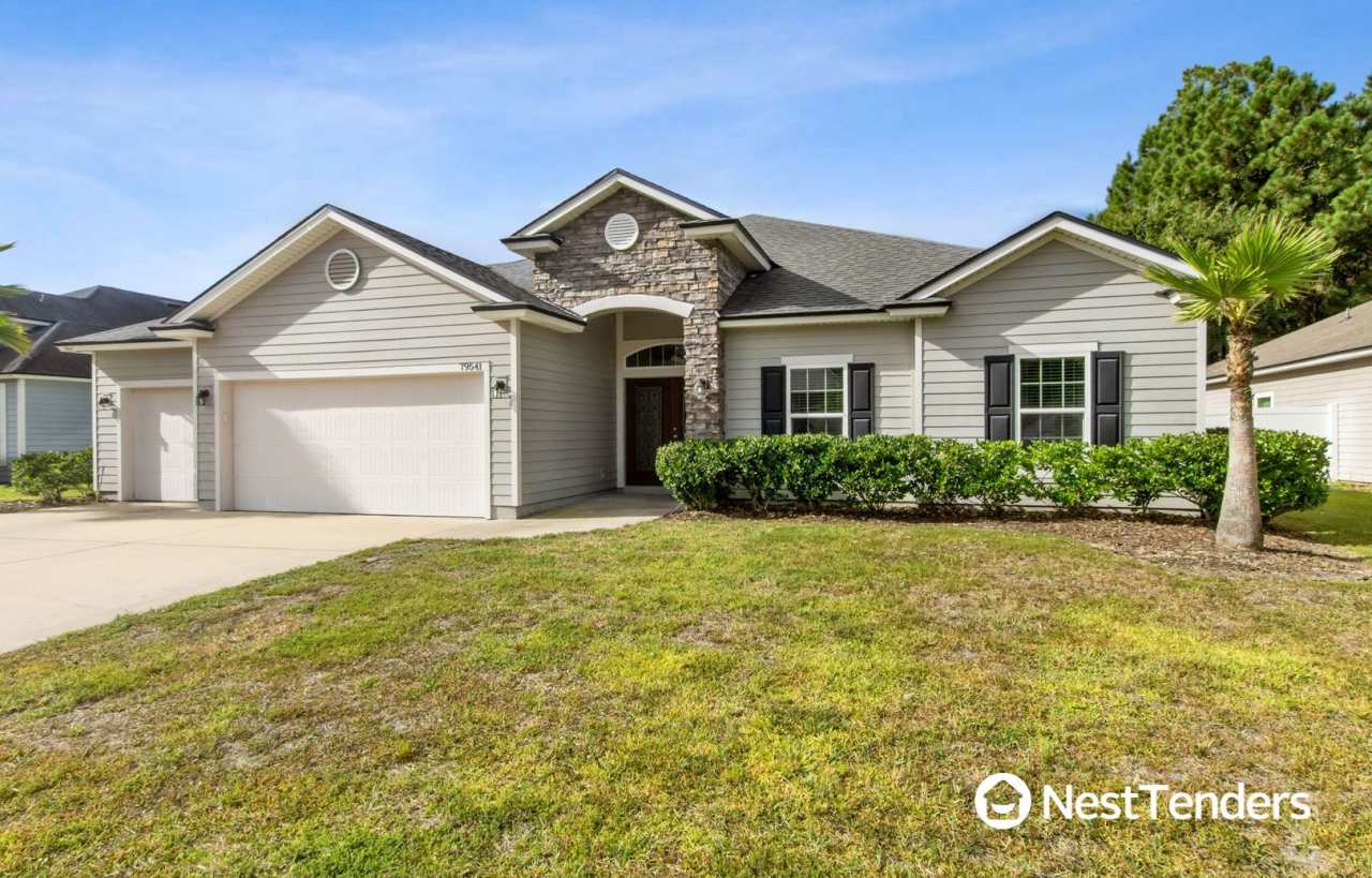 Five Bedroom Beauty in Plummer Creek!