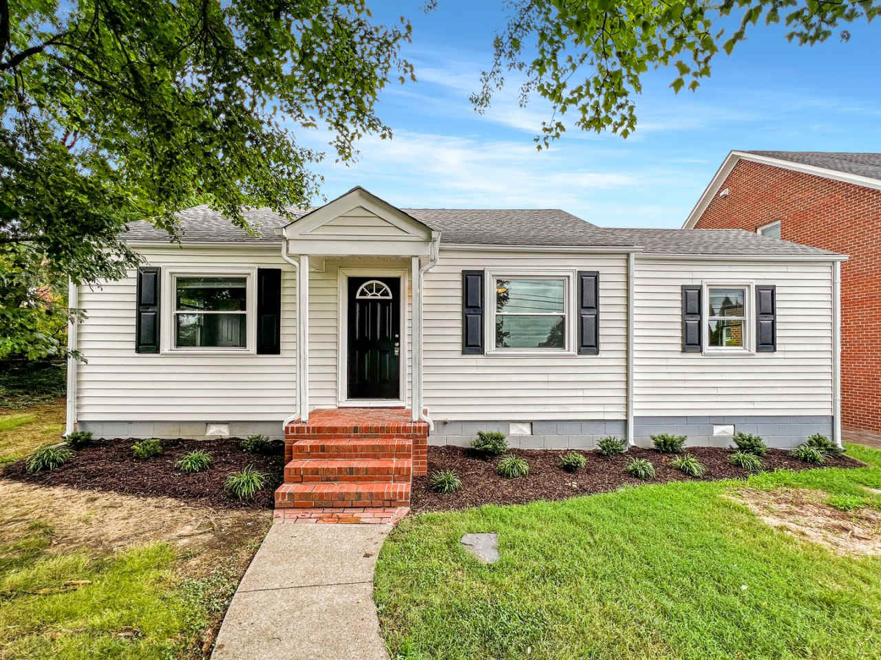 Fully Renovated 3-Bedroom Gem in West End – Available in September!