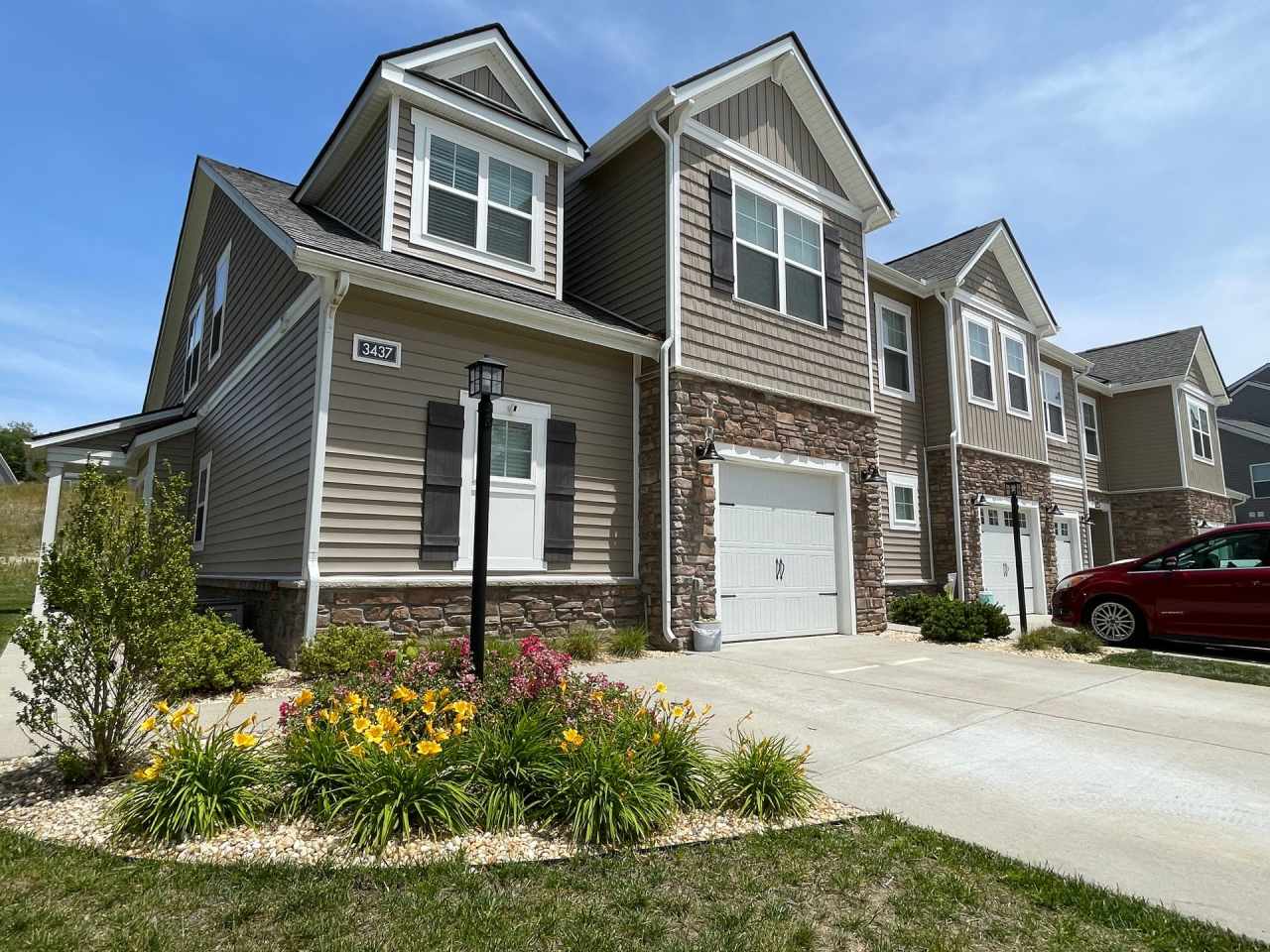Cardinal | 4 Bed 2.5 Bath | Garage | 1895 sf | $2899 - 3334 | 6 to 15 and 18 month lease terms