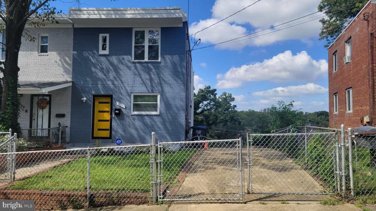 531 HILLTOP TERRACE SE