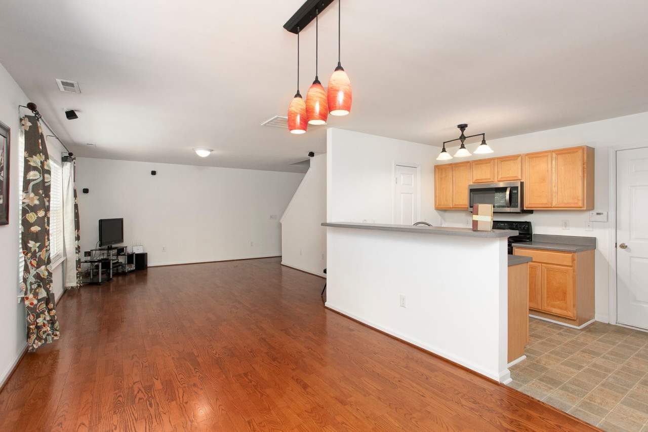 Nice house in SW Durham with fenced yard and scenic view!