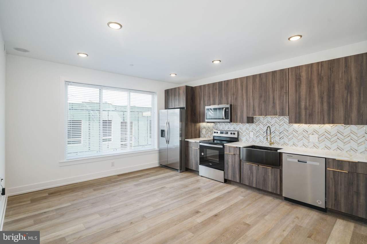 2000 N FRONT Street unit: 1