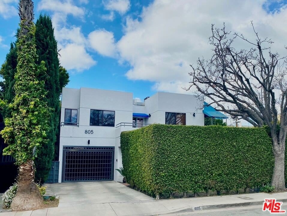 805 N West Knoll Dr unit: 1