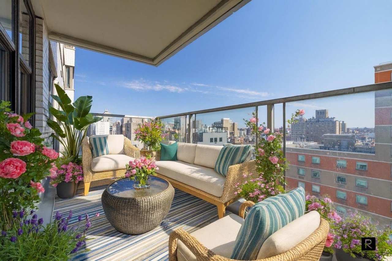 115 E 9th Street unit: 15-F